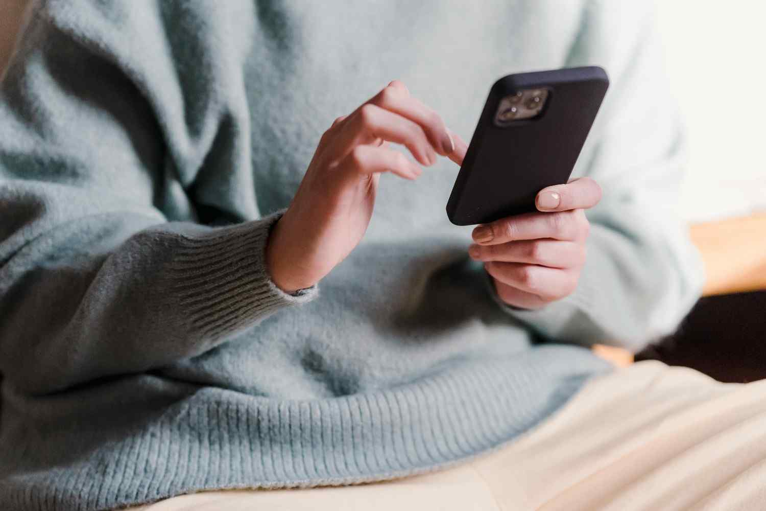 Confused person versus successful phone verification process